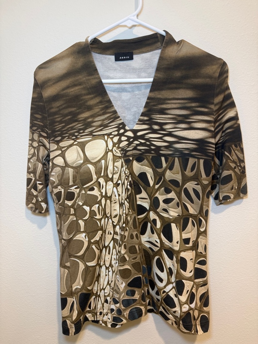 Akris Olive & Cream Abstract Geometric V-Neck Short Sleeve Top